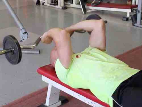 exercice triceps barre
