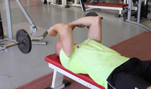 exercice barre au front