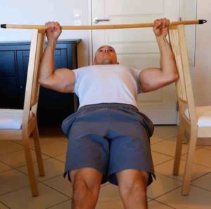 exercice dos sur chaise