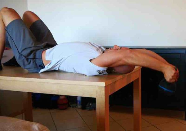 exercice pectoraux table