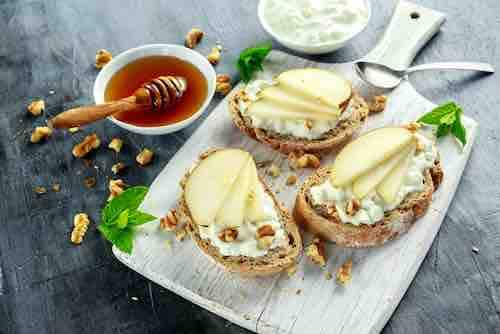 tartines pain fromage fruits