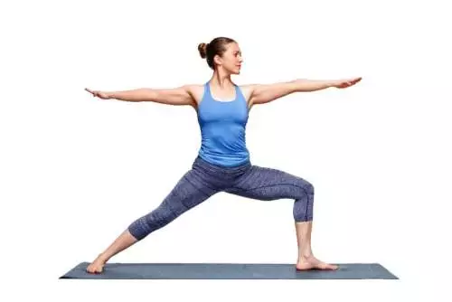 posture guerrier 2 Virabhadrasana 2