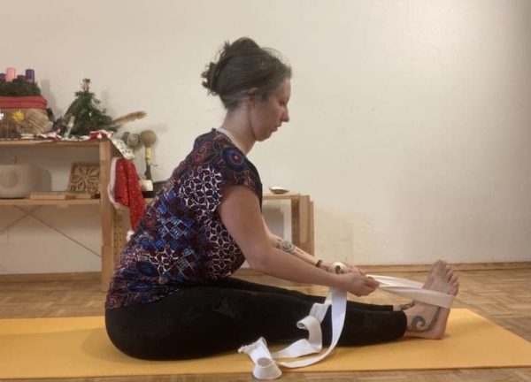 Paschimottanasana avec sangle