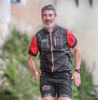 benoit coach running a distance