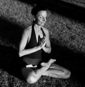eva professeure de yoga en visio