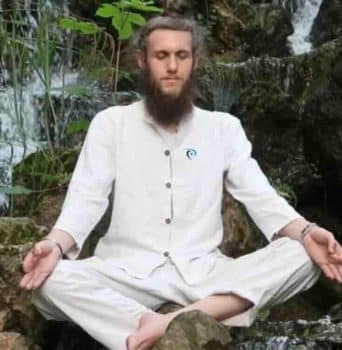 Vincent, professeur de kundalini yoga à Janzé